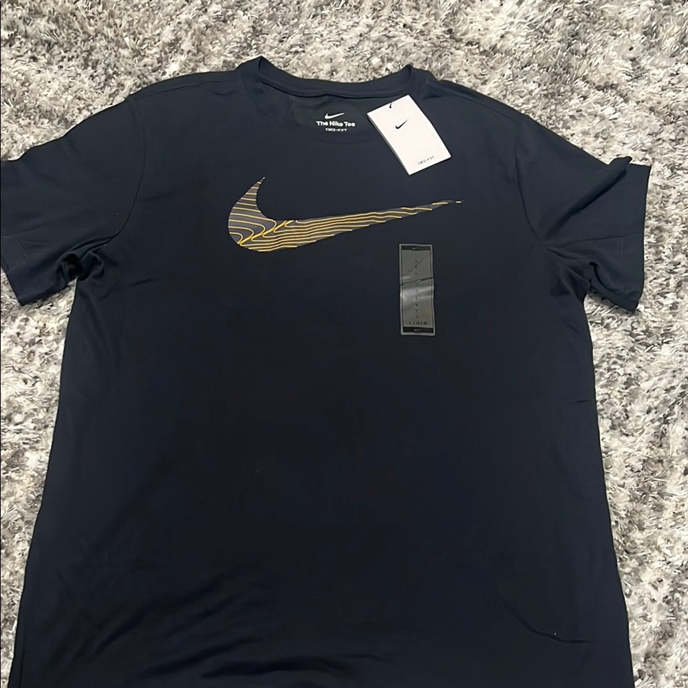 Nike Black T-Shirt with Gold Logo - Picture 2 of 6